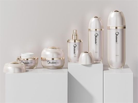 Container cosmétique acrylique pour lotion Des conceptions innovantes pour la crème vide 20ml 30ml 120ml 30g 50g